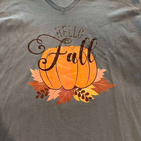 Fruit of the Loom Gray 'Hello Fall' Short Sleeve Tee - Picture 1 of 3